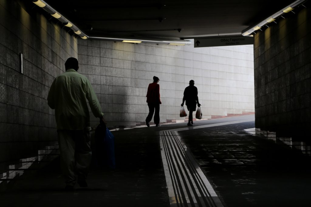 Eκτοξεύτηκε η παιδική φτώχεια – Σε άθλια οικονομική κατάσταση το 1/3 των Ελλήνων