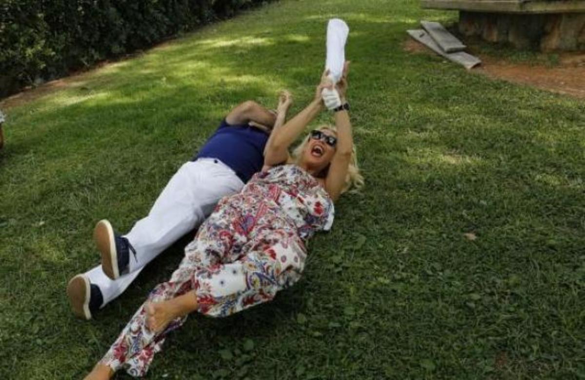 Ο Φώτης και η Μαρία σατιρίζουν τη Ζωζώ Σαπουτζάκη!