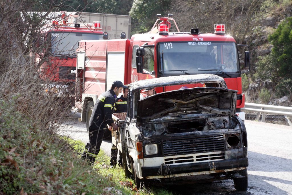 Ηράκλειο: Την ώρα που οδηγούσε, είδε τις φλόγες να βγαίνουν