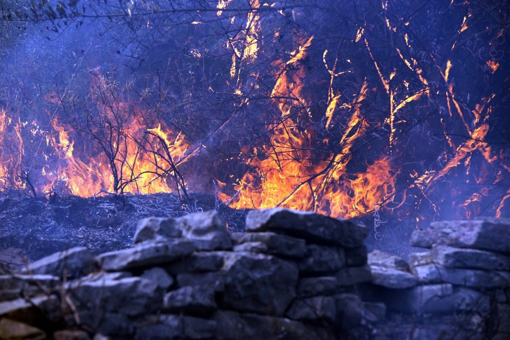 Σε εξέλιξη φωτιά στη Μεγαλόπολη