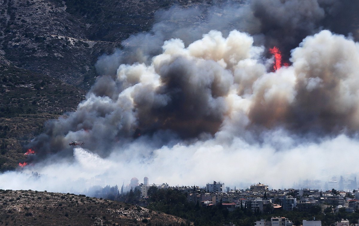 Τραγωδία: Άνδρας κάηκε ζωνταντός στη μεγάλη φωτιά στον Υμηττό – Το απανθρακωμένο πτώμα βρέθηκε στο δάσος του Καρέα – Φωτογραφίες