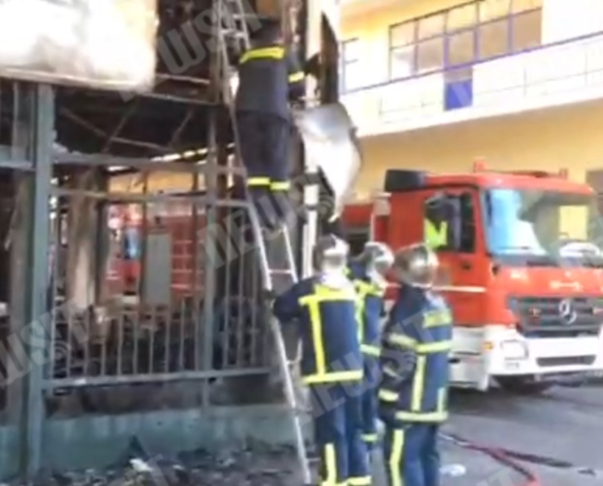 Τραυματίστηκαν πυροσβέστες σε πυρκαγιά