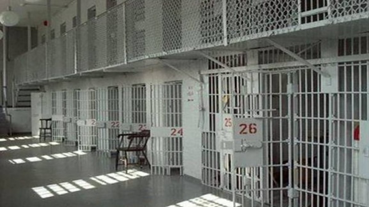 Κατ’ επανάληψη βιασμός 22χρονου στις φυλακές – Ήξεραν, αλλά σιωπούσαν λοχίας και δεσμοφύλακες (;)