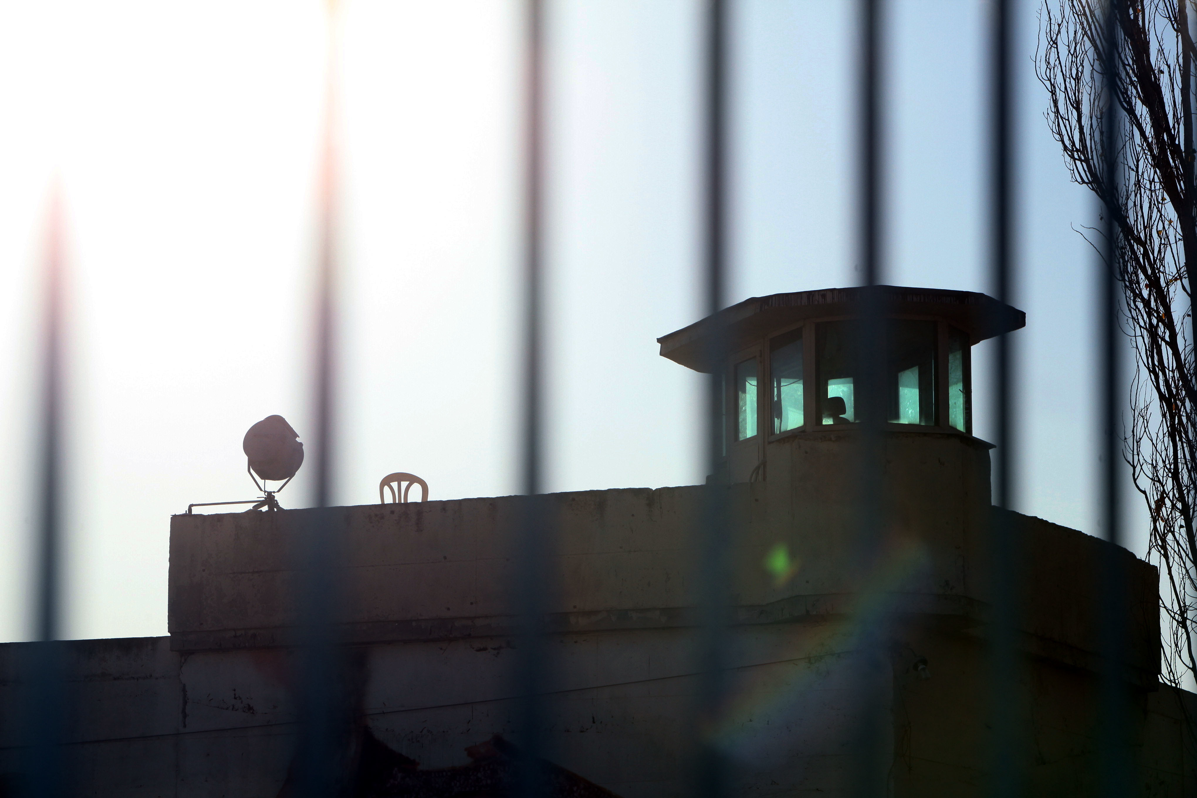 Τα φαξ που εμπλέκουν δικηγορικό γραφείο σε υποκίνηση στάσης στις φυλακές