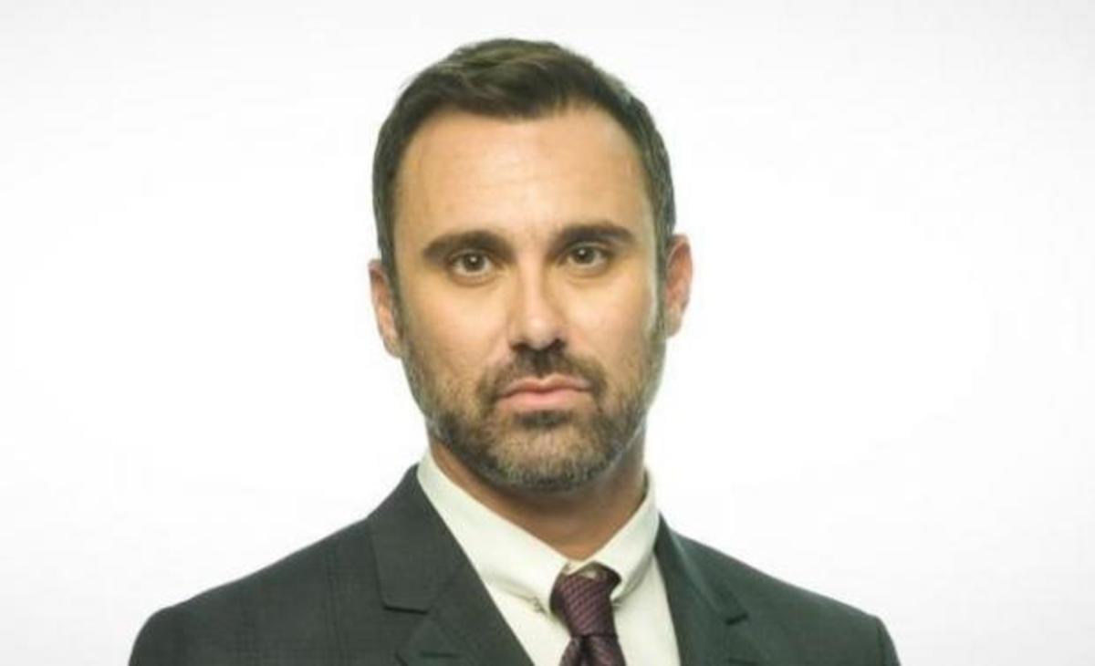 Ο Γιώργος Καπουτζίδης εξηγεί γιατί επέλεξε να υποδυθεί έναν γκέι χαρακτήρα