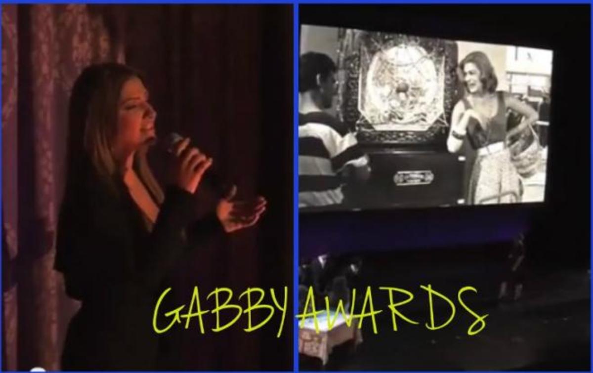 Δείτε την Έλενα Παπαρίζου στα GABBY AWARDS να τραγουδάει τα “Παιδιά του Πειραιά…”!