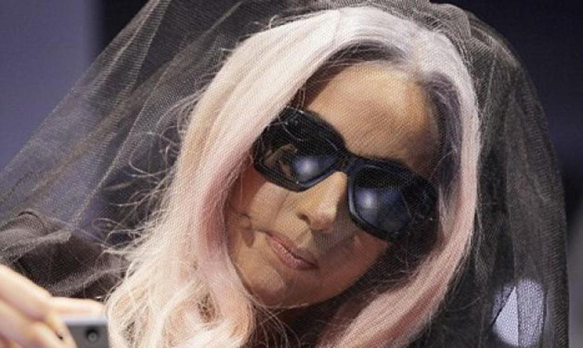 Lady Gaga: Τώρα και σχεδιάστρια γυαλιών!