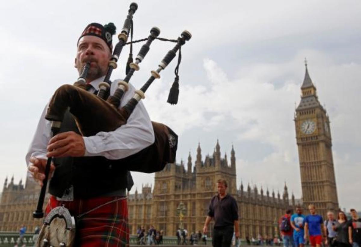 Η γκάιντα και το Big Ben παραμένουν υπό την ίδια... σημαία - ΦΩΤΟ REUTERS