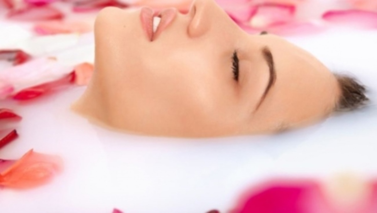 Αν δείτε τι κάνει το γάλα στο δέρμα σας θα μείνετε άφωνοι