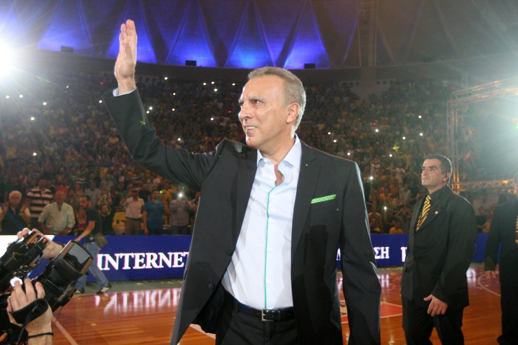 Η στιγμή που ο Νίκος Γκάλης γνωρίζει την αποθέωση! (ΦΩΤΟ, VIDEO)