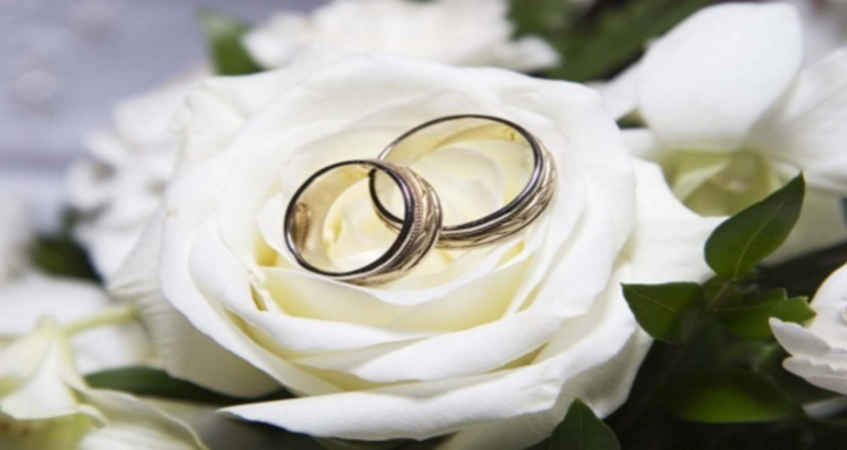 Γνωστός Έλληνας ηθοποιός αποκαλύπτει: «Έχω κάνει τρεις φορές γάμο με την ίδια γυναίκα»