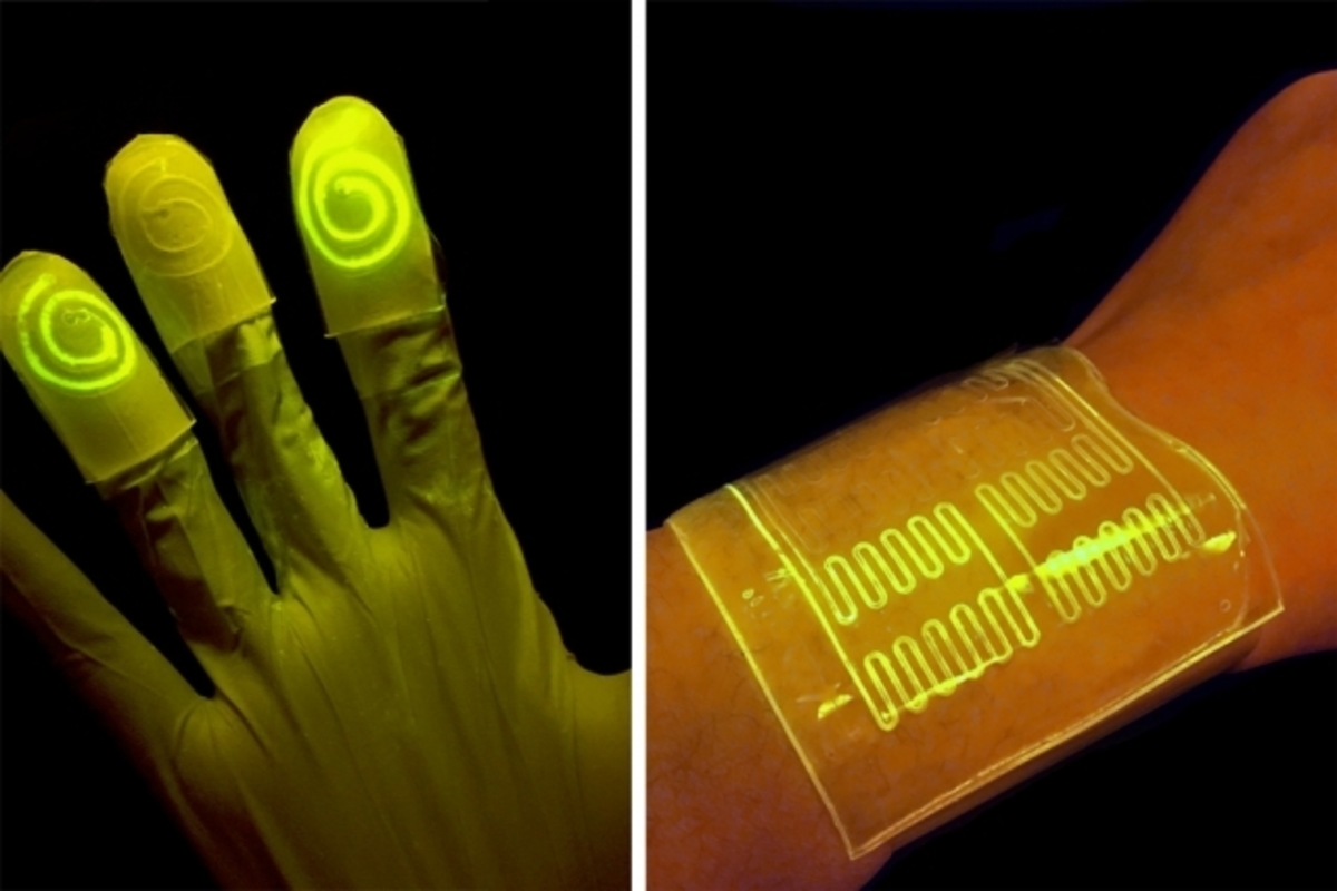 Αυτά είναι τα γάντια που… λάμπουν όταν αγγίζουν τοξικά χημικά! [pic]