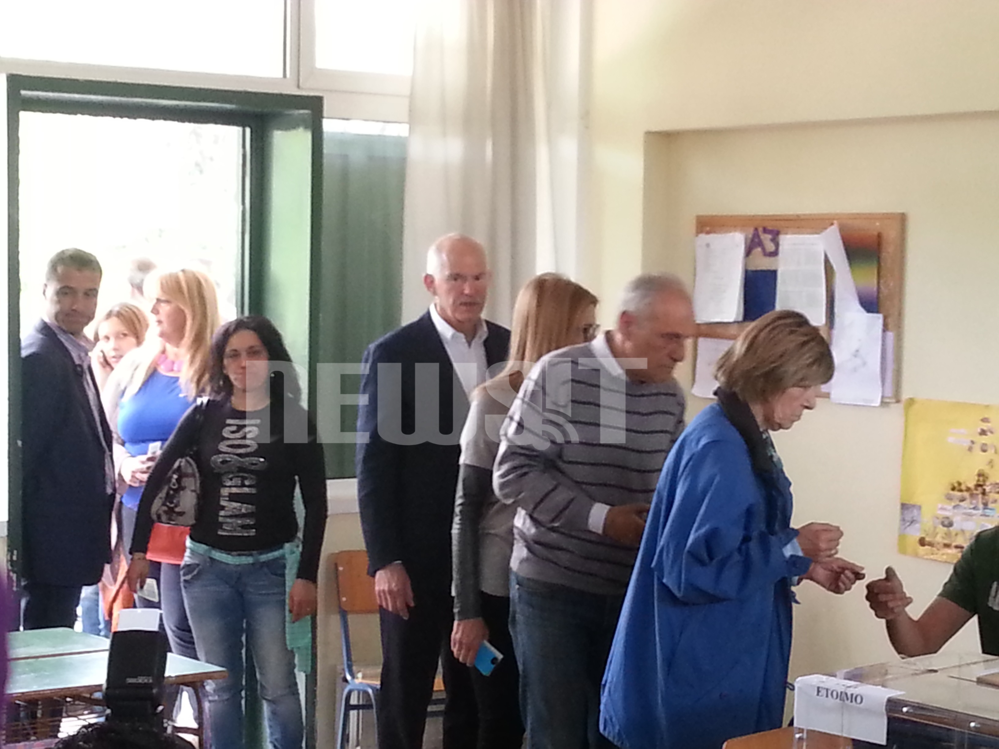 Εκλογές 2014: Άφησαν… στην ουρά τον Γιώργο Παπανδρέου (ΦΩΤΟ)