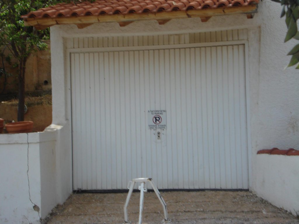 Χανιά: Πυροβόλησαν το… γκαράζ!