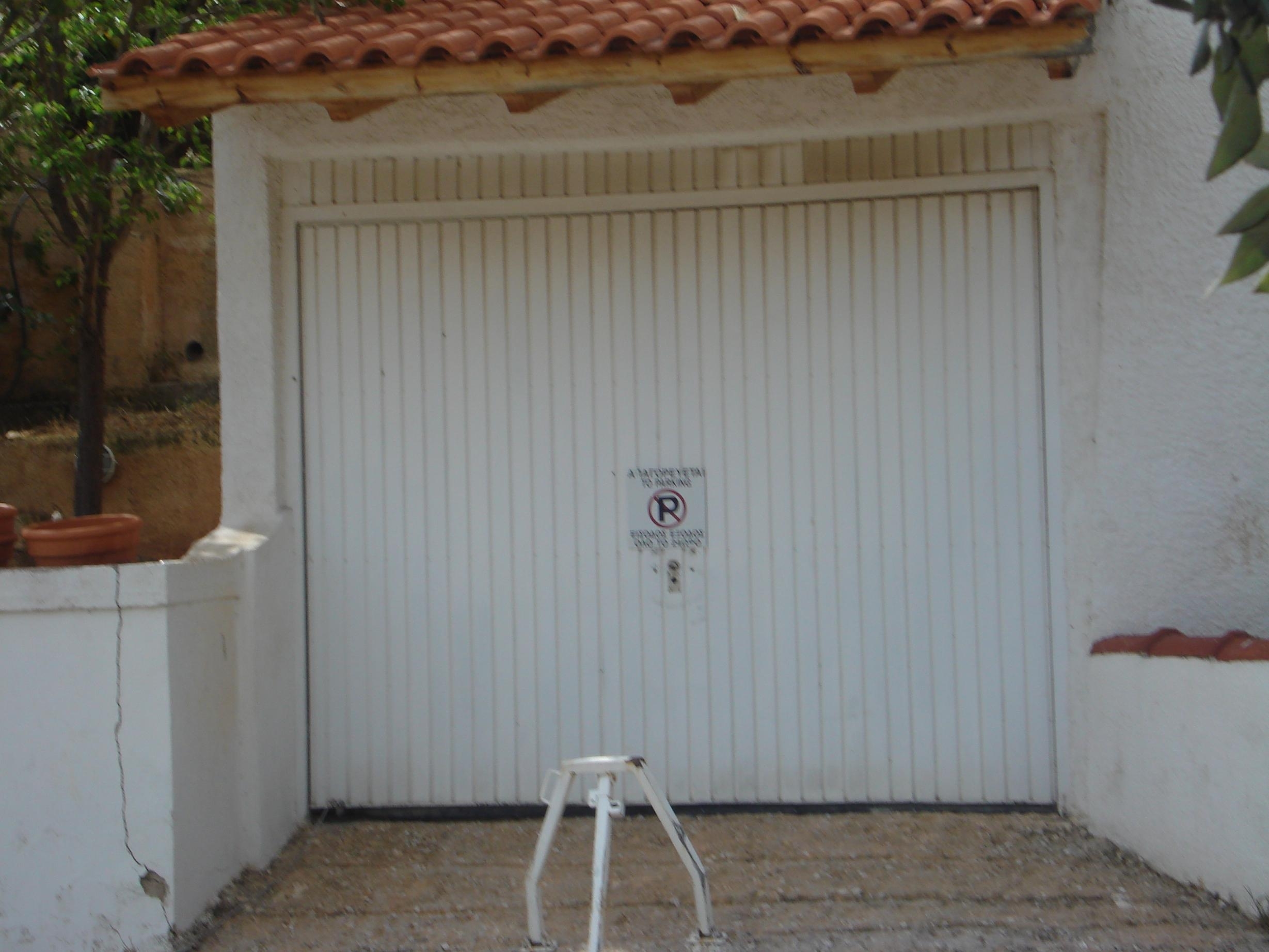 Χανιά: Πυροβόλησαν το… γκαράζ!