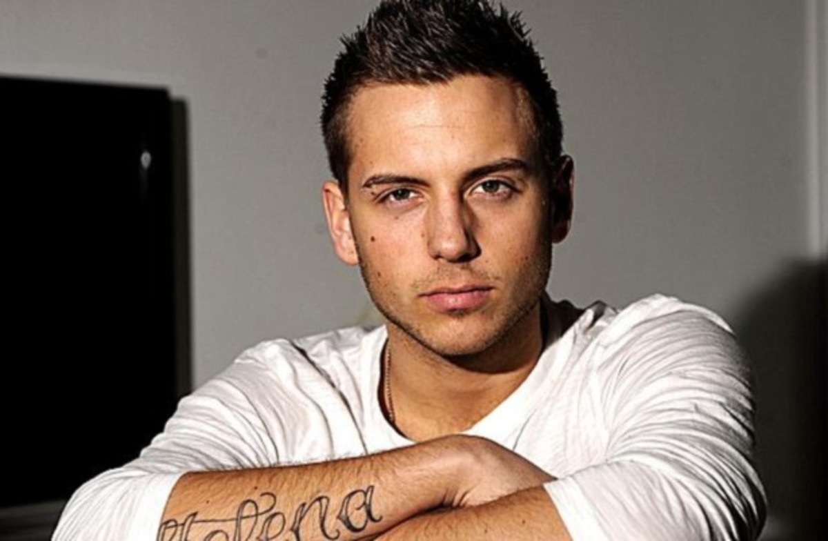 O gay ποδοσφαιριστής που …απειλεί την Έλενα Παπαρίζου!