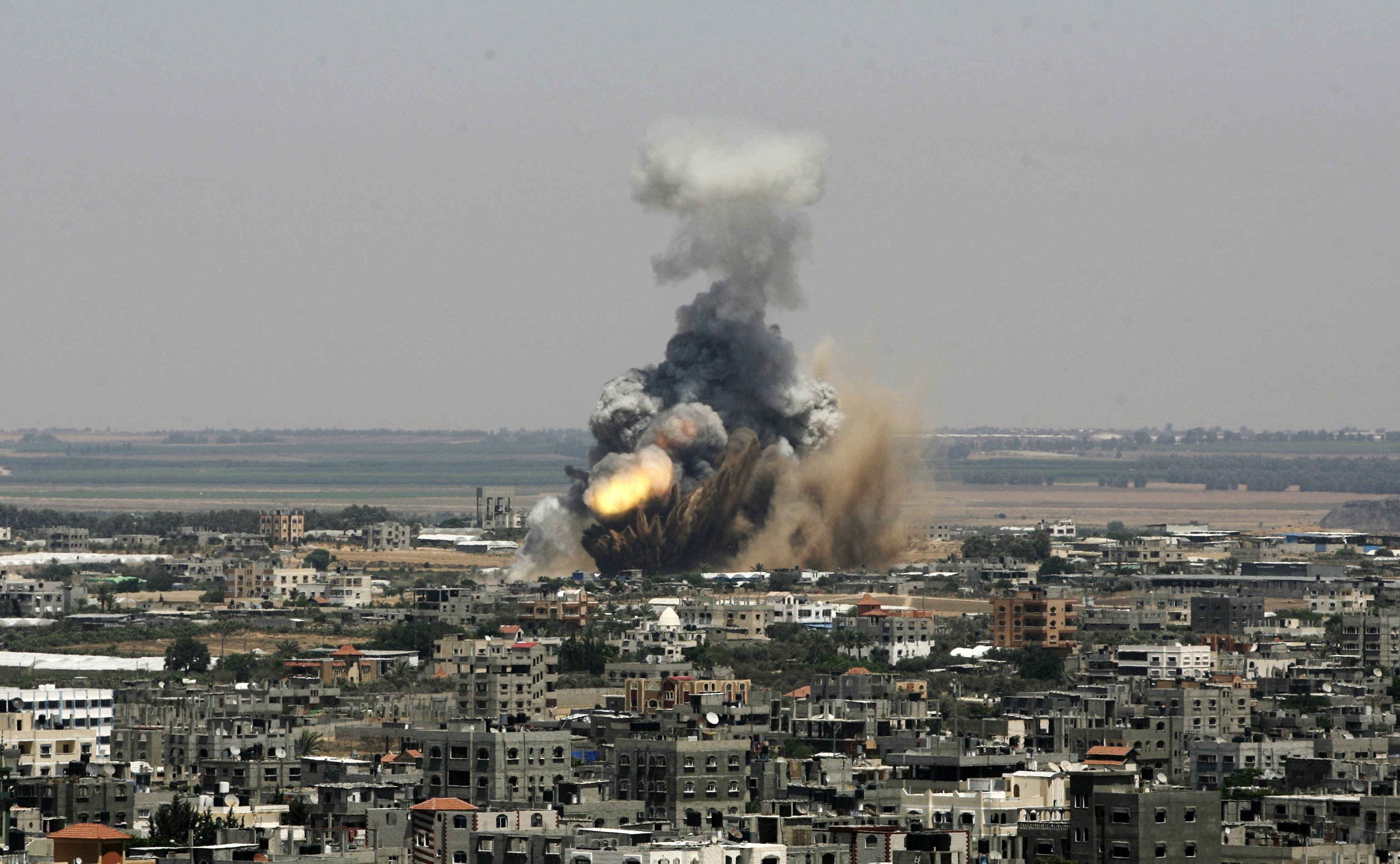 Το Ισραήλ σφυροκοπά δίχως τέλος τη Λωρίδα της Γάζας – Τουλάχιστον 12 νεκροί