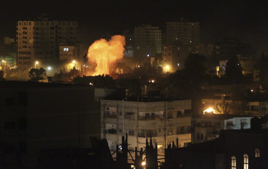 Νεκροί 8 Παλαστίνιοι απο το πρωί  – Η ισραηλινή αεροπορία συνεχίζει να σφυροκοπά στη Λωρίδα της Γάζας