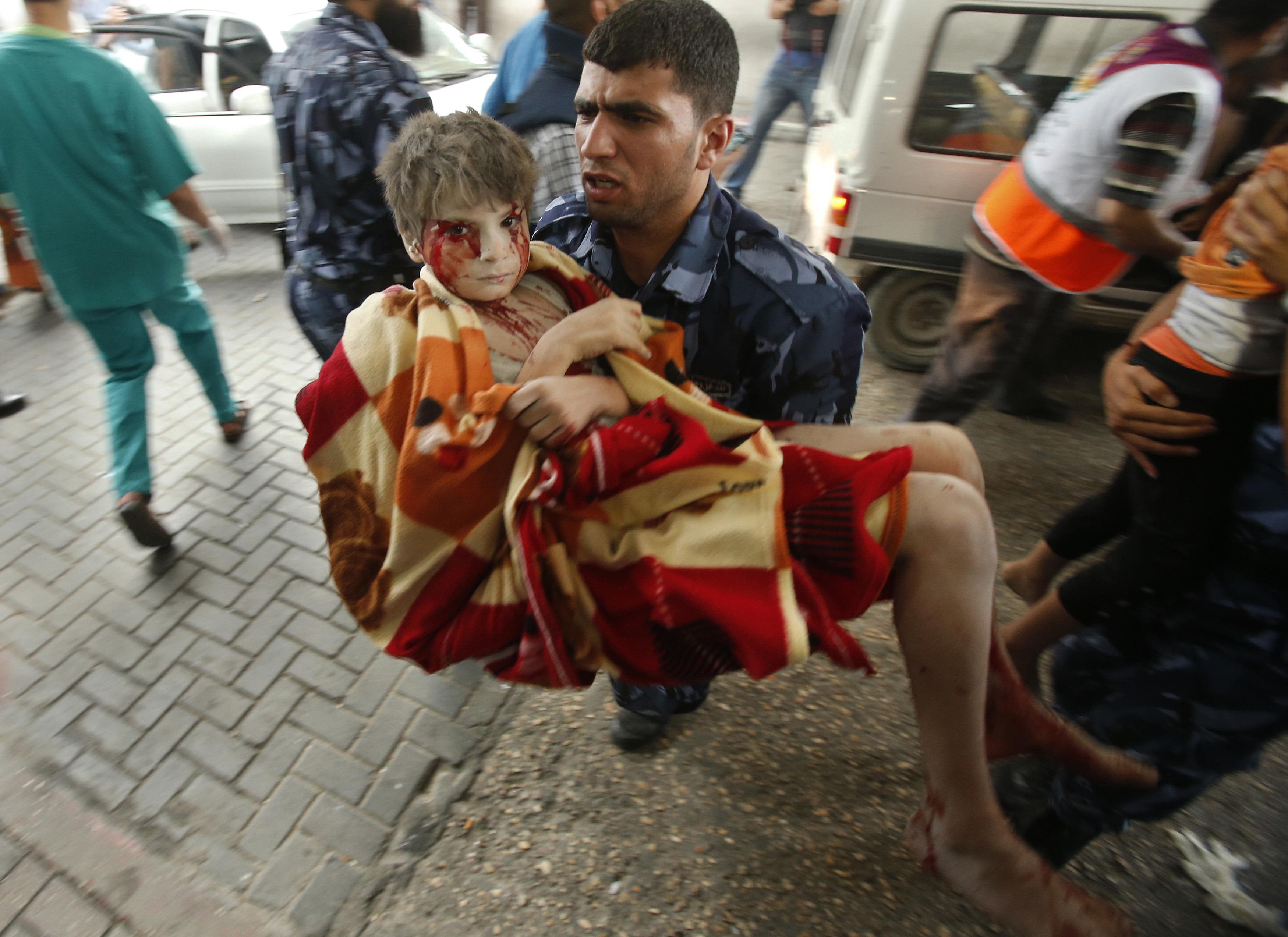 Γάζα: 13η μέρα με 350 νεκρούς – Αεροπορικοί βομβαρδισμοί στα ανατολικά της πόλης