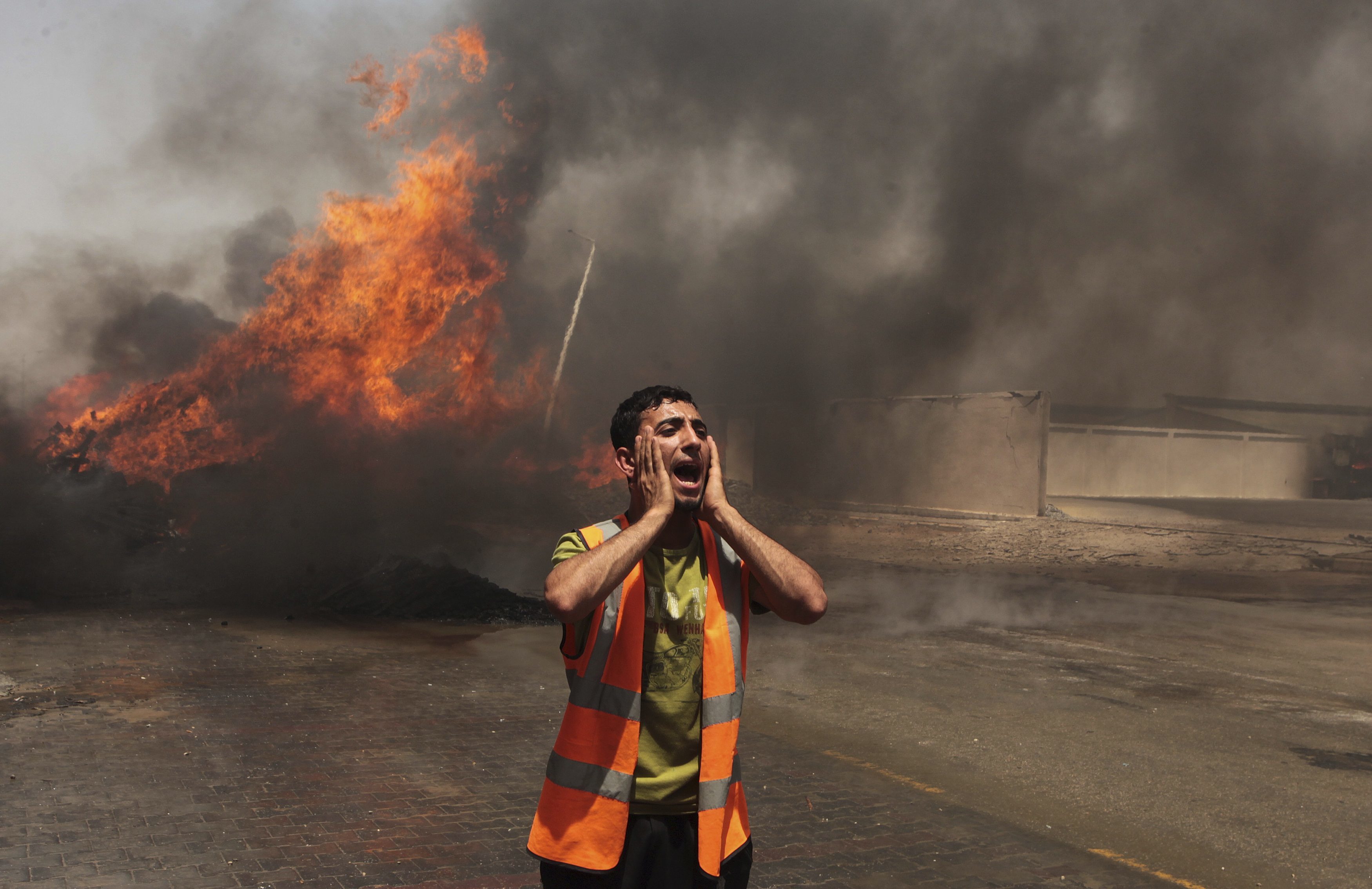 Video ντοκουμέντο: Η στιγμή που ανατινάζεται σπίτι Παλαιστινίων – “Ζεσταίνει” την πολεμική μηχανή το Ισραήλ – Έρημη πόλη η Γάζα