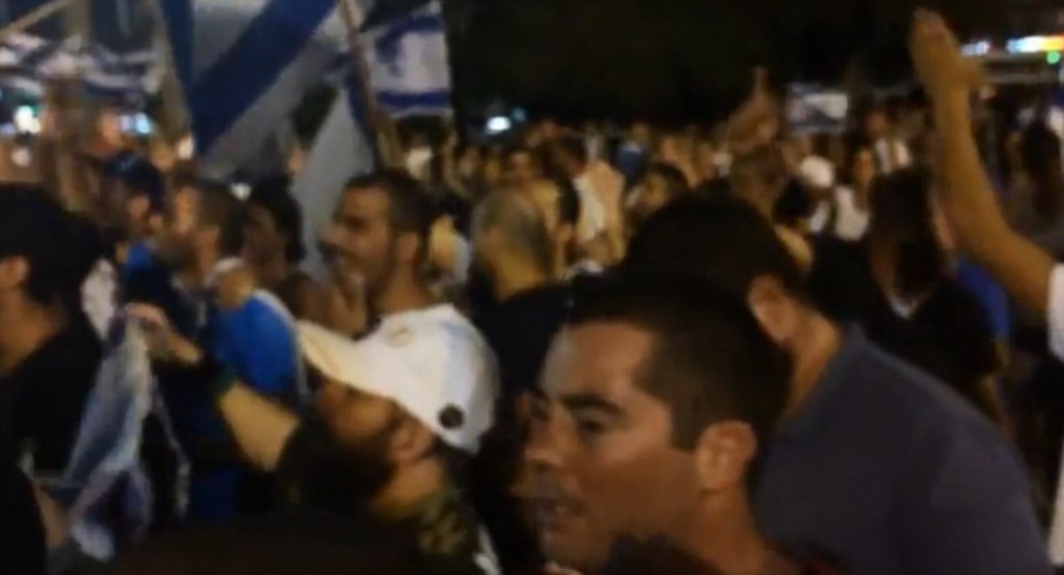 Ανατριχιαστικό βίντεο! Ισραηλινοί πανηγυρίζουν στους δρόμους τραγουδώντας: «Δεν έχει σχολείο αύριο στην Γάζα γιατί όλα τα παιδιά είναι νεκρά!»