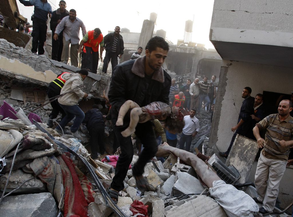 Ξεκληρίζουν οικογένειες στη Γάζα – Βομβαρδίζουν συνέχεια οι Ισραηλινοί