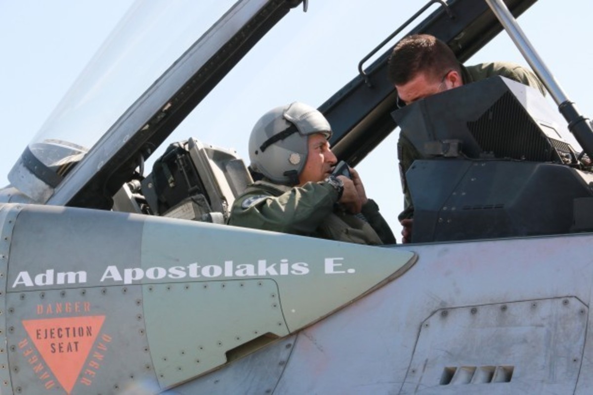 “Τσάρκα” στο Αιγαίο με F-16 ο Αρχηγός ΓΕΕΘΑ! Εντυπωσιακές φωτογραφίες