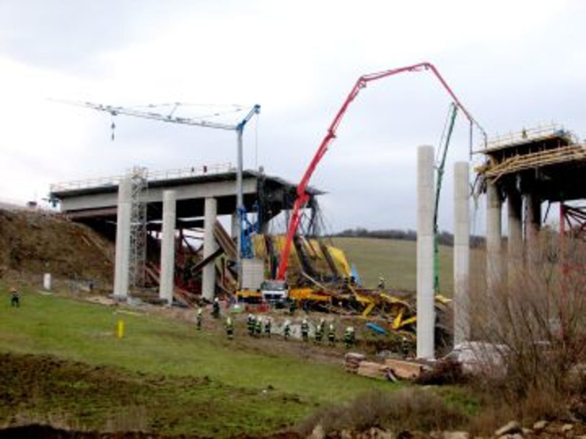 Κατάρρευση γέφυρας στη Σλοβακία με 4 νεκρούς