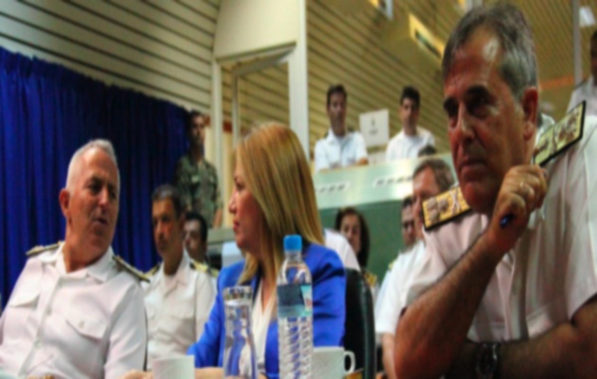 Η Γεννηματά στον Στόλο – Στο πλάι της η υπασπιστής πλωτάρχης