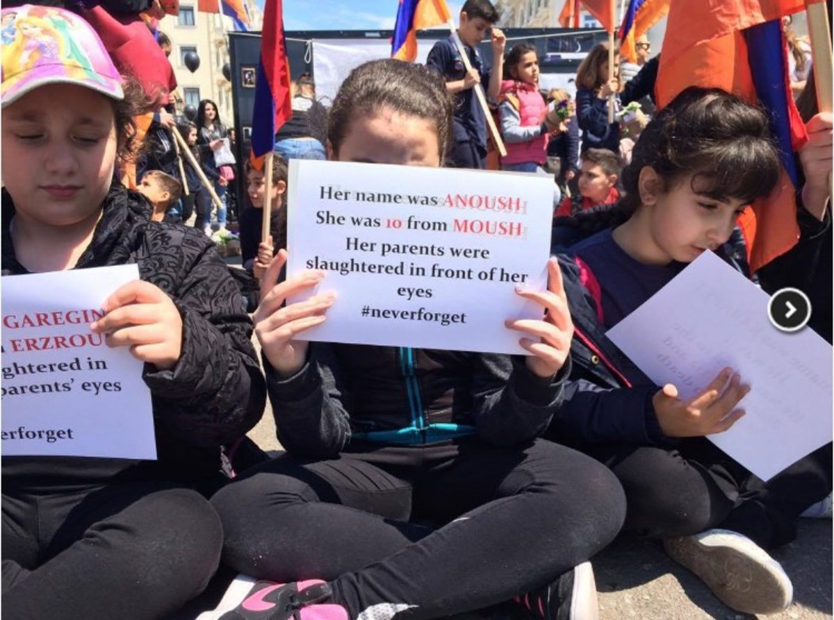 Θεσσαλονίκη: Ποδηλατοπορεία και σιωπηλή διαμαρτυρία για τη Γενοκτονία των Αρμενίων [vids]