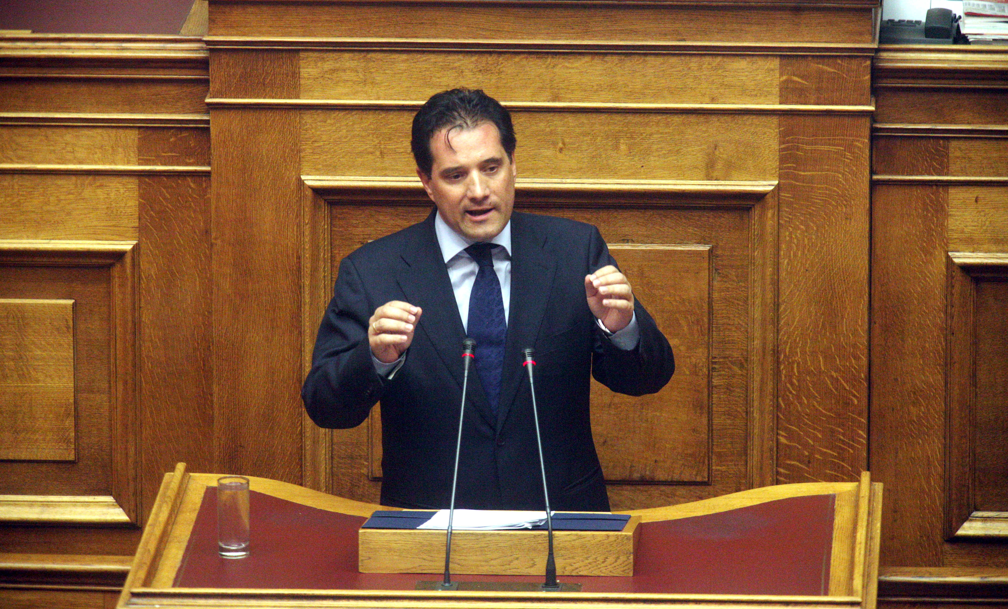 Αιχμές Άδωνι κατά ΣΥΡΙΖΑ για διαφημιστικά προνόμια φαρμάκων στο σταθμό του!