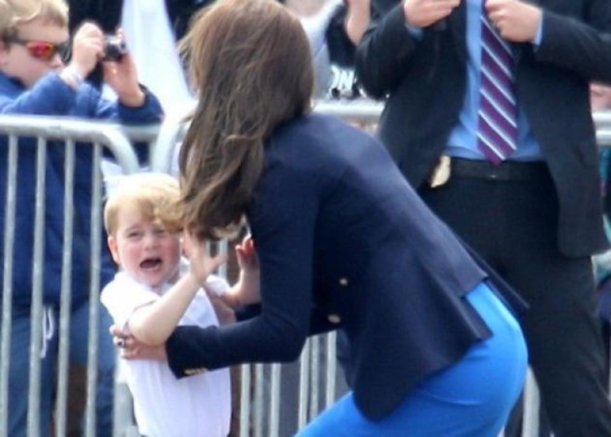 Απίστευτο  ξέσπασμα από τον μικρό πρίγκιπα! Άρχισε να κλαίει για να τον πάρει αγκαλιά η Kate