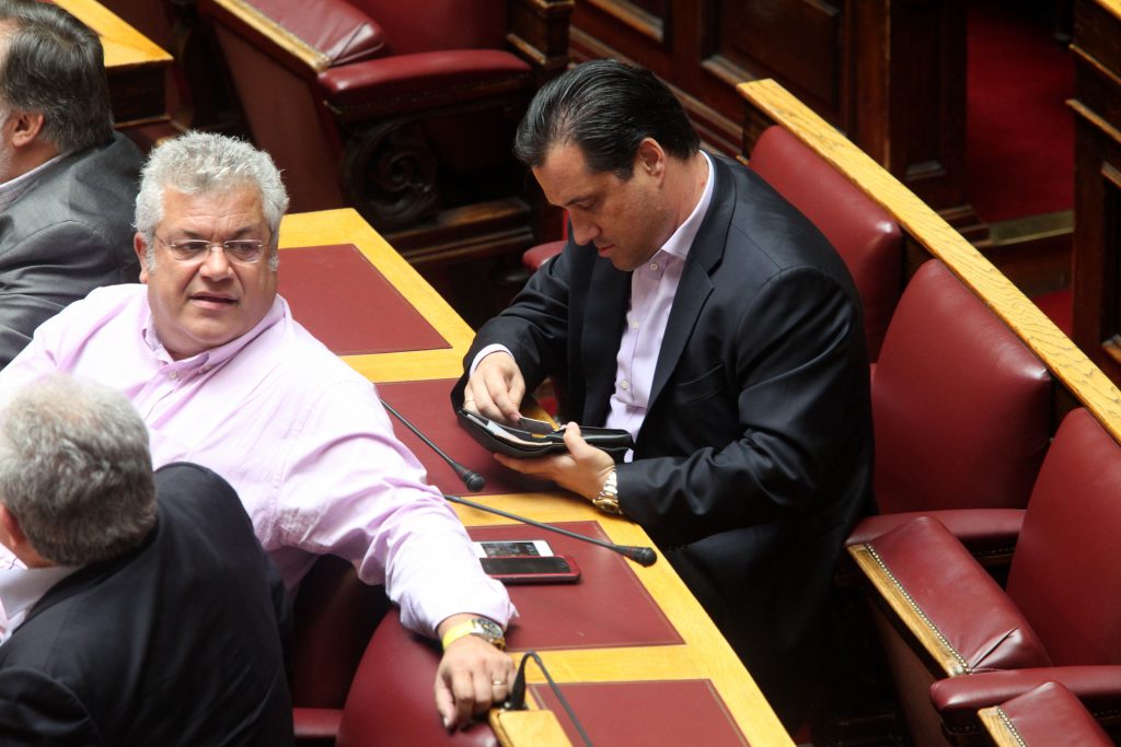 Άδωνις: Οι Σύροι στο Σύνταγμα απωθούν τον κόσμο