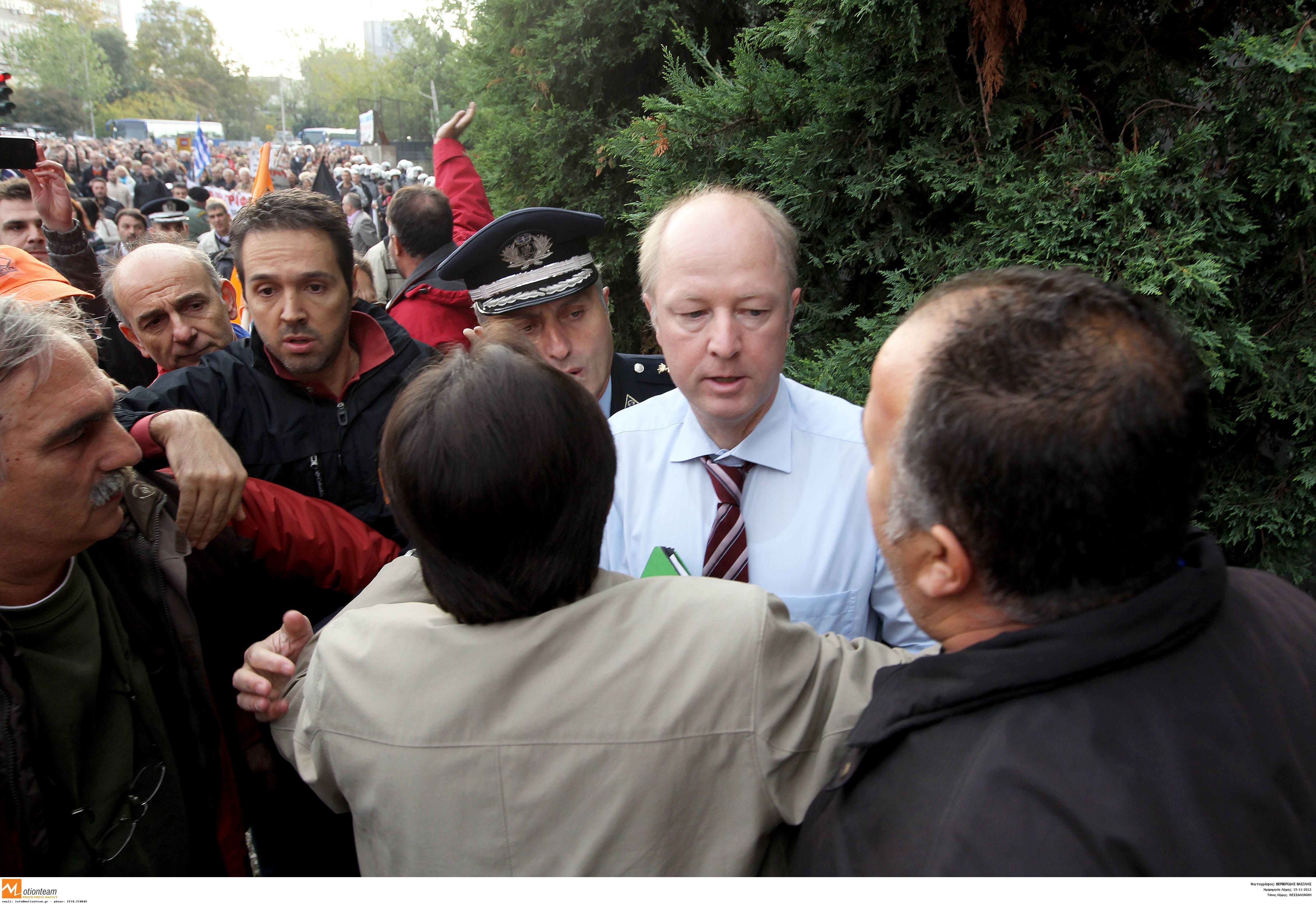 Τρεις συλλήψεις για την επίθεση κατά του Γερμανού πρόξενου