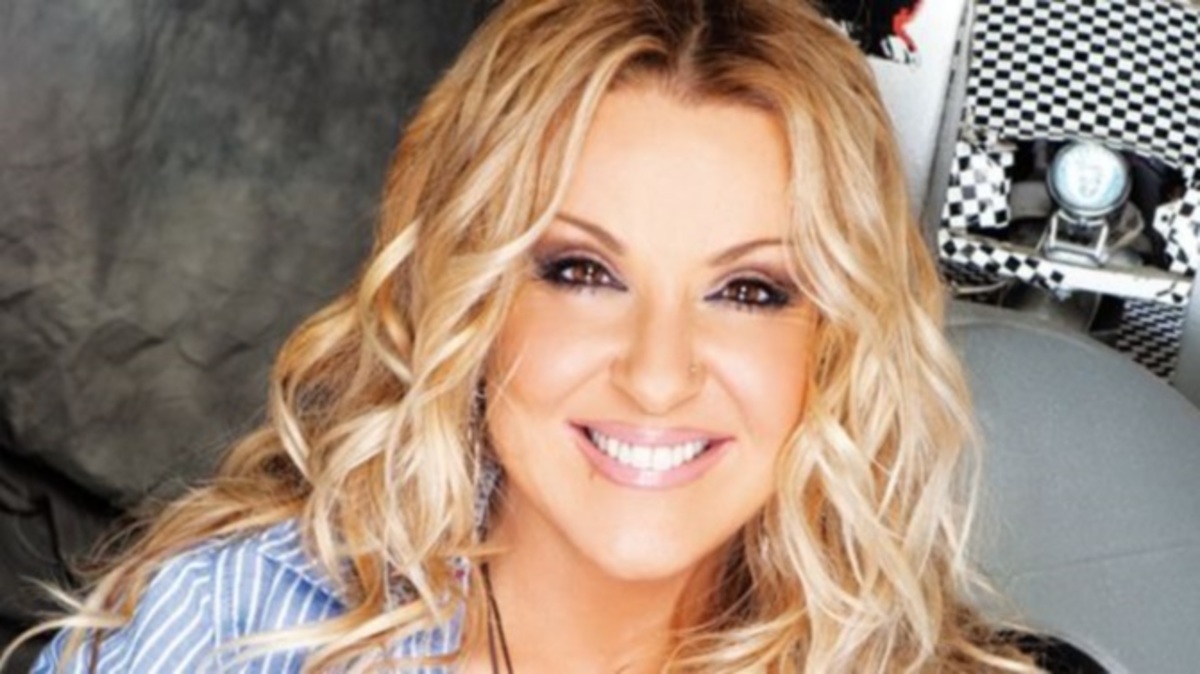 Ναταλία Γερμανού: Ποζάρει με λιγοστό μακιγιάζ στην Κρήτη!