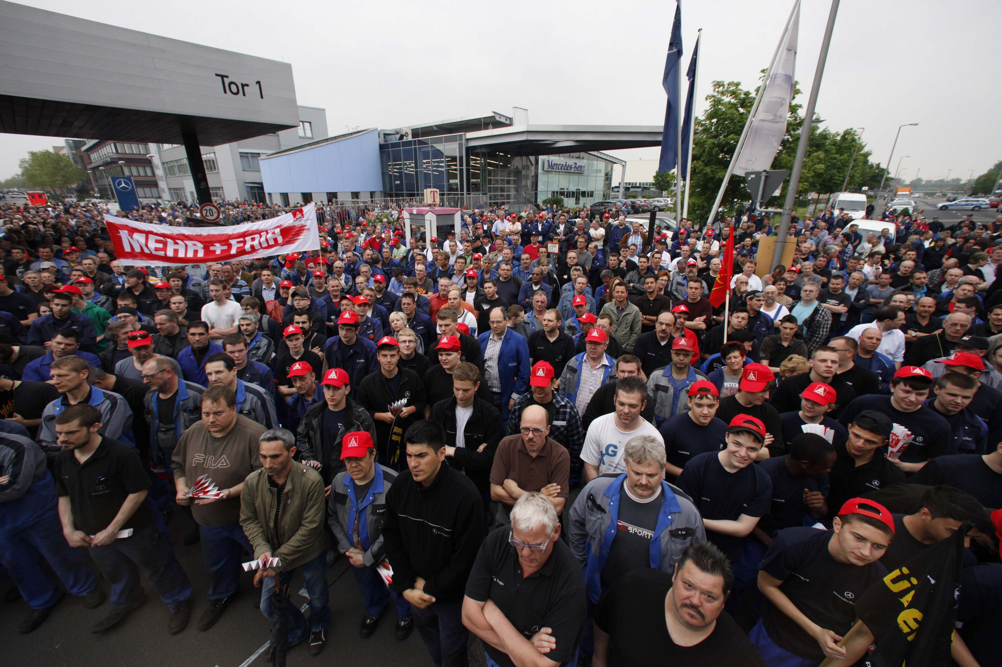 Συνεχίζουν οι Γερμανοί τις απεργίες ζητώντας μισθολογικές αυξήσεις