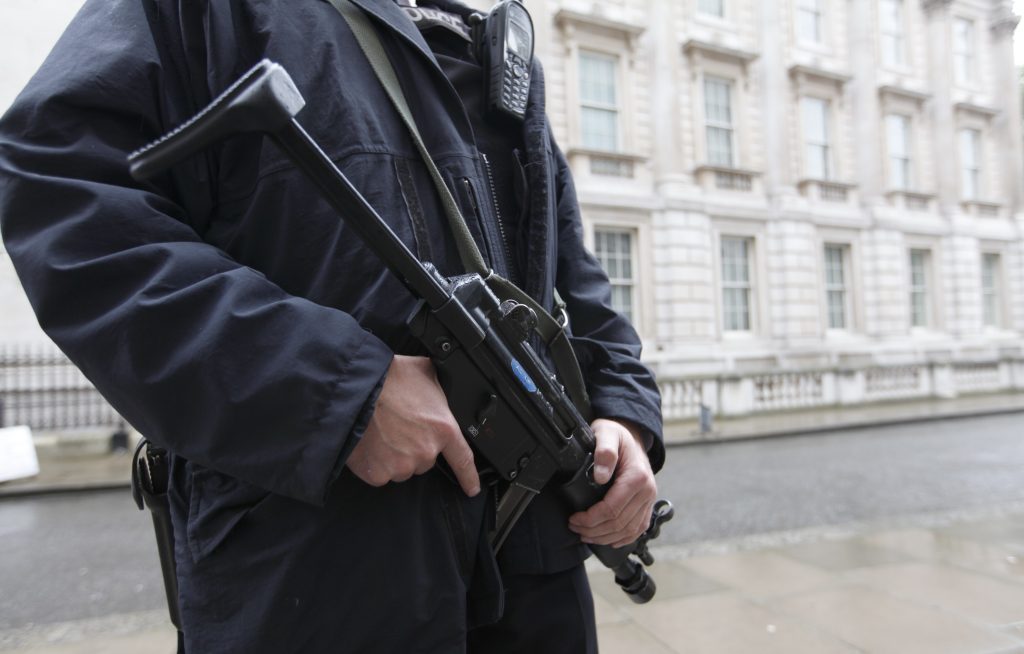 Τρομο-κλοιός στην Ευρώπη – Φόβοι για χτύπημα και στα ευρωπαϊκά αεροδρόμια