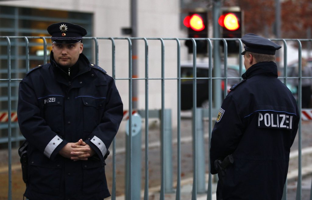 Φάκελος με εκρηκτικά και στο γραφείο της Μέρκελ!