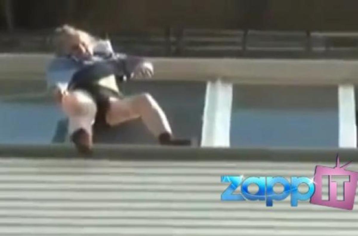 Γιαγιά έπεσε από τον 8ο όροφο και τη γλίτωσε το φόρεμά της! ΒΙΝΤΕΟ
