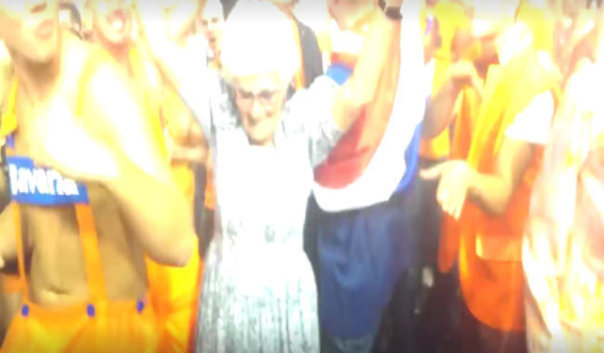 Η γιαγιά που έκλεψε τις εντυπώσεις σε φεστιβάλ trance μουσικής – Δείτε την πως χορεύει και τι φόρεσε! (vid)