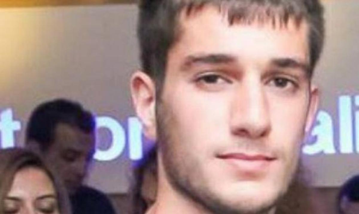 Γνωστός στυλίστας ξεσπά για τον Βαγγέλη Γιακουμάκη: Δεν είστε άξιοι να λέγεστε γονείς, δεν είστε άξιοι να έχετε παιδί, είστε άχρηστοι!