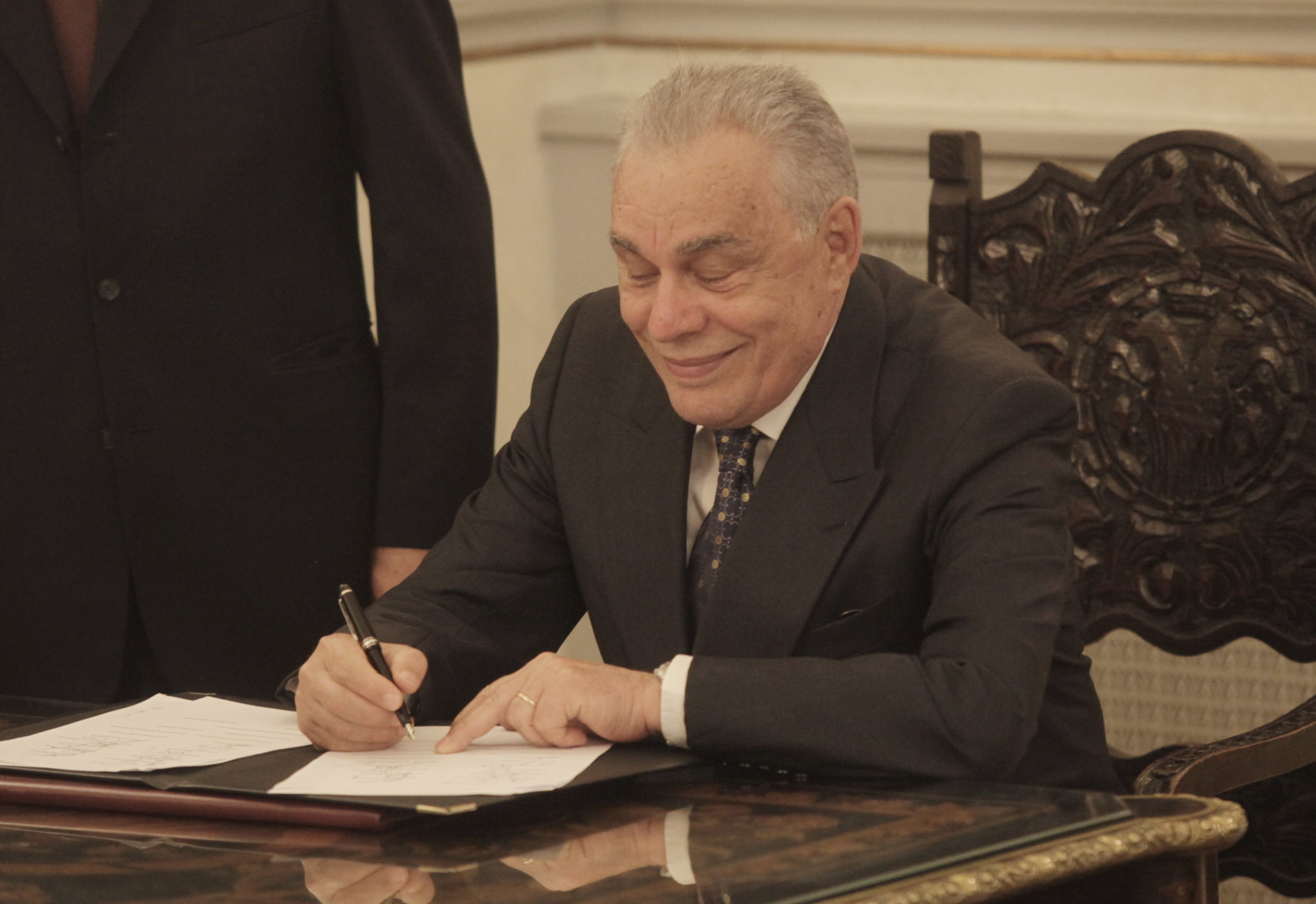 Υποσχέσεις Γιακουμάτου για μειώσεις σε ψωμί, γάλα, λάδι, απορρυπαντικά και… babylino