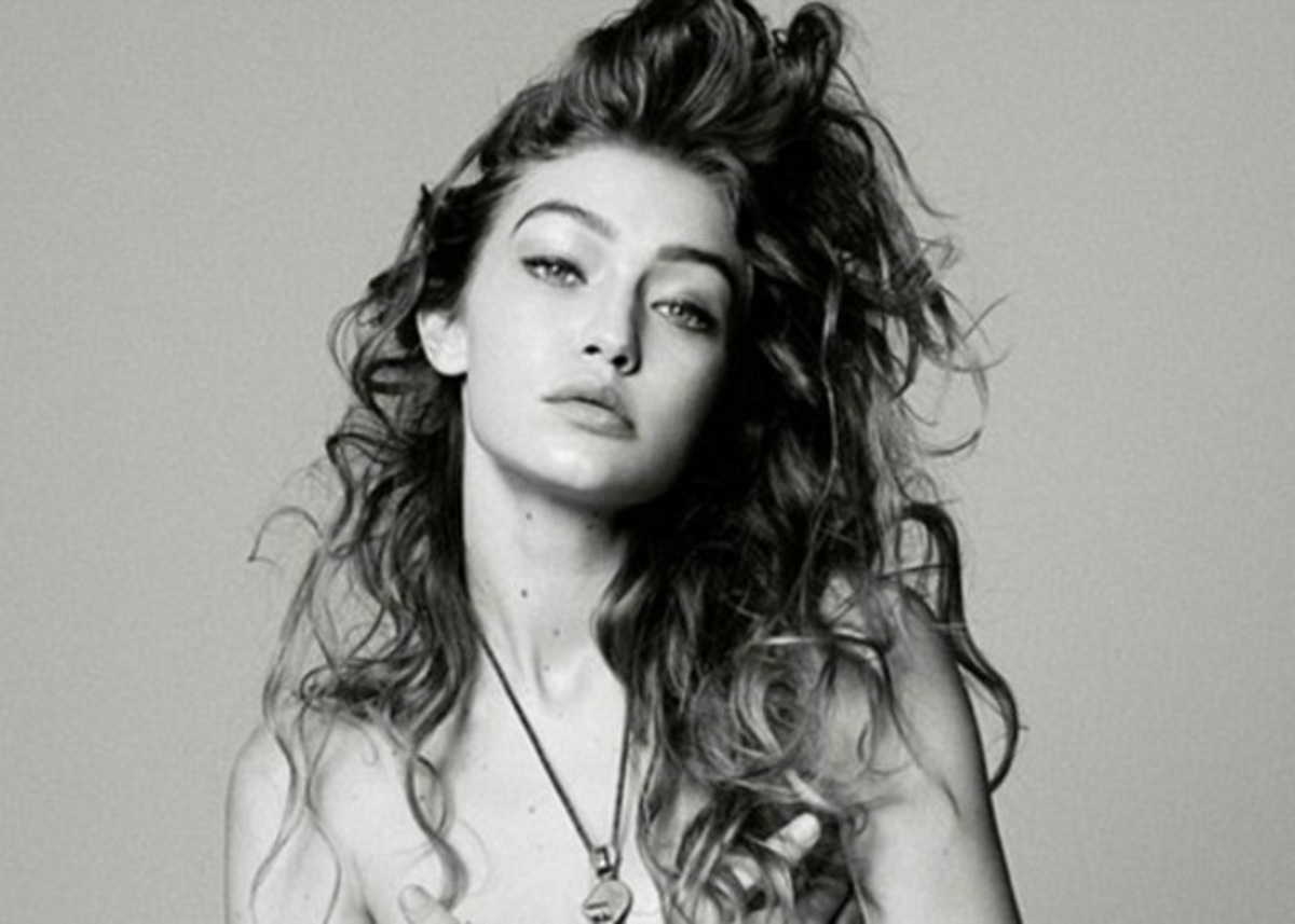 Gigi Hadid: Ποζάρει topless για το περιοδικό Love [pic]