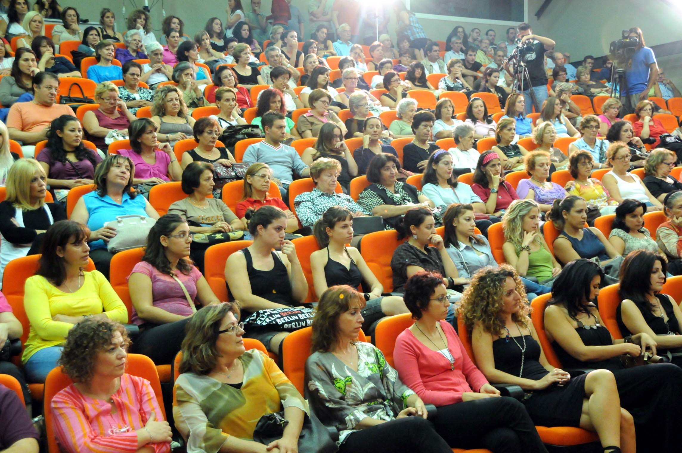 Σε 100 χρόνια η μισθολογική ισότητα των δύο φύλων