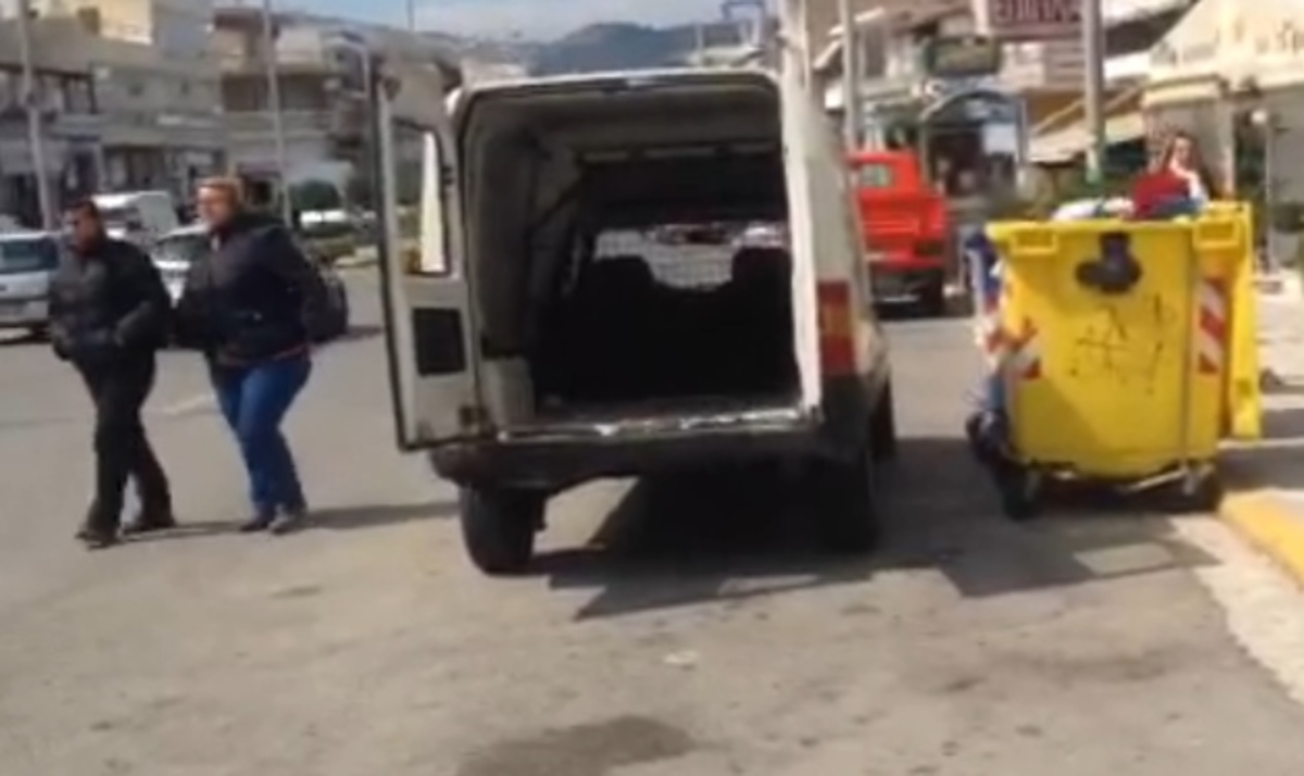 Φορτηγό έλιωσε δύο γυναίκες