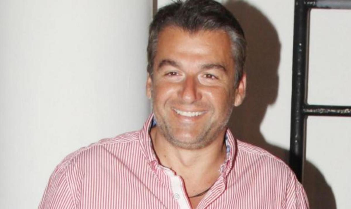 Τι κάνει ο Γιώργος Λιάγκας στην παιδική χαρά;