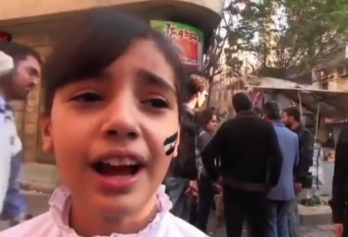 Εννιάχρονη τραυματίζεται από βόμβα ενώ τραγουδά για την ελευθερία – Συγκλονιστικό βίντεο