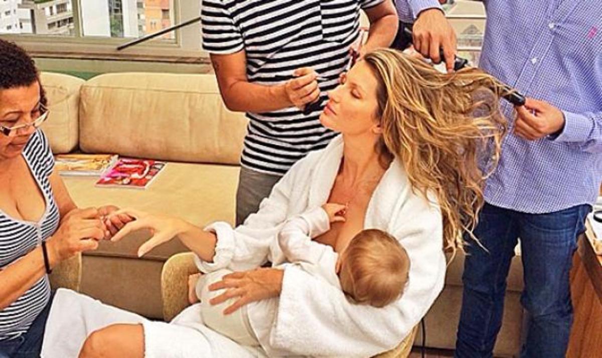 6 διάσημες μαμάδες που φωτογραφίζονται την ώρα που θηλάζουν