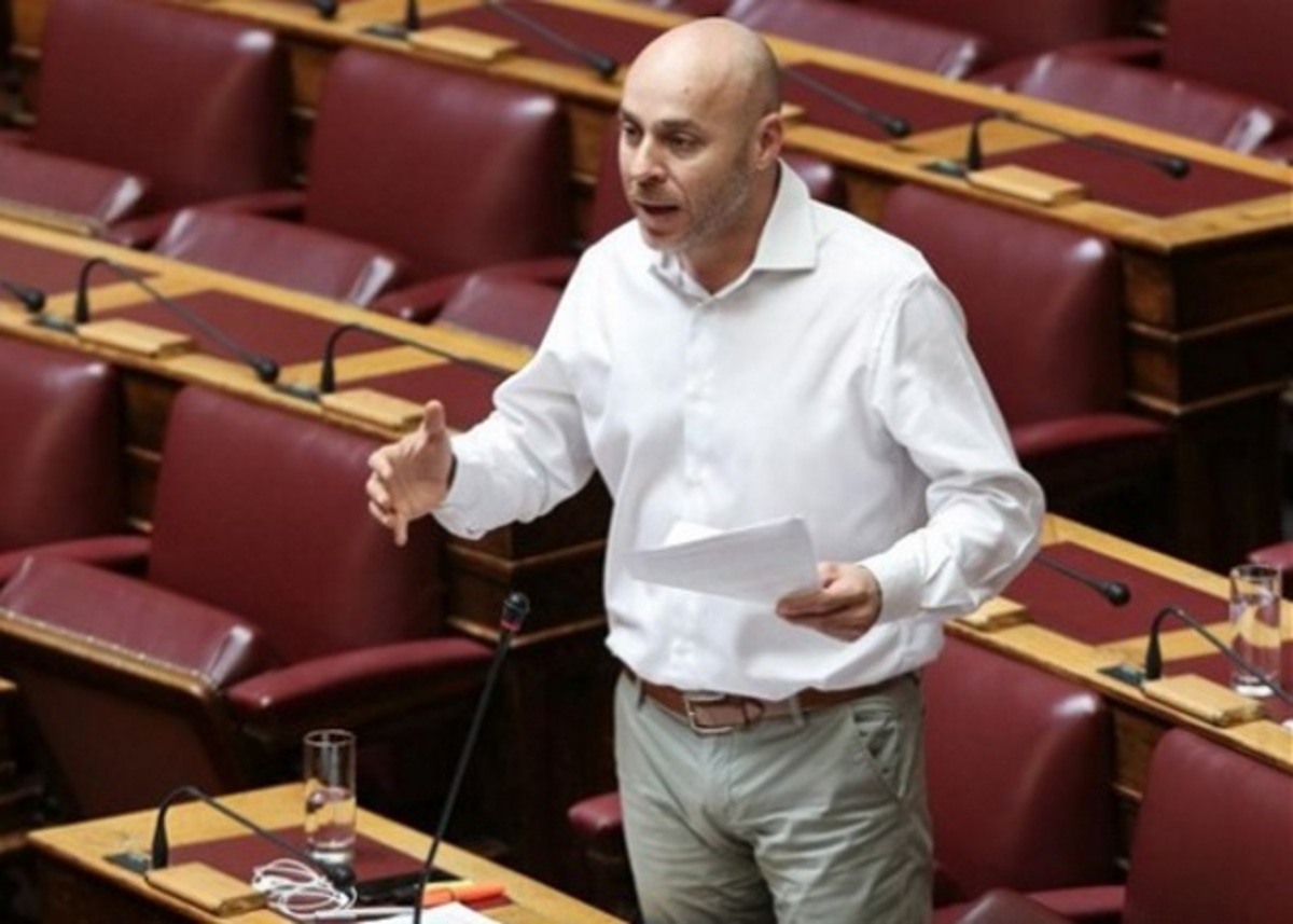 Γιώργος Αμυράς:  Περιγράφει πώς καταδίωξε δύο ληστές έξω από τη Βουλή! Βίντεο
