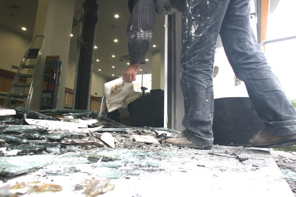 Θεσσαλονίκη: Επίθεση με γκαζάκια σε υποκατάστημα της Εθνικής Τράπεζας